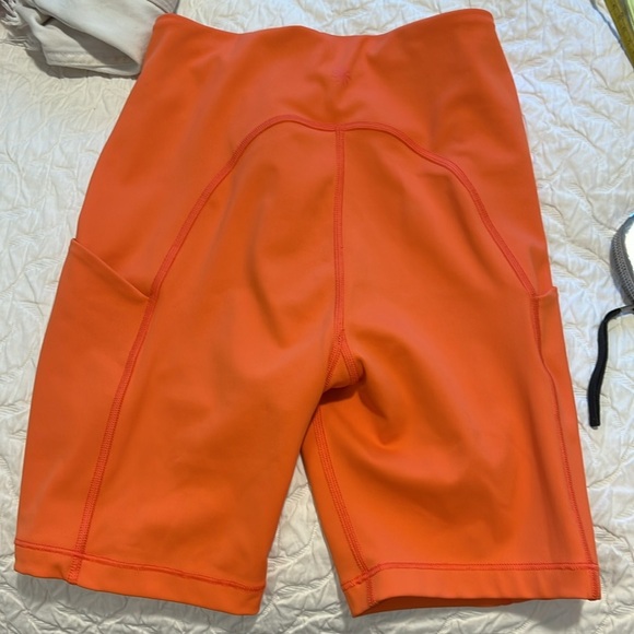 Athleta Biner Shorts 6” inseam - Picture 8 of 9